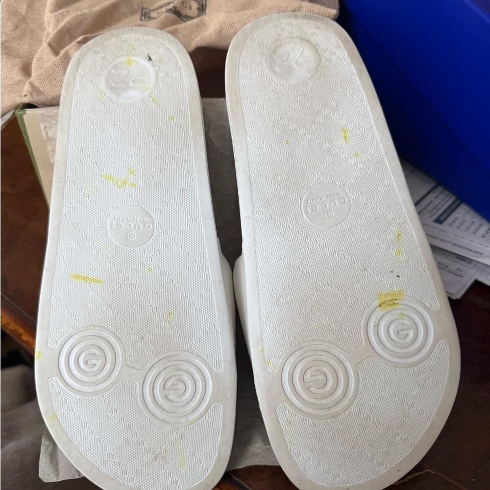 Gucci woman’s 8 /Mens 6 White and Red Slide Sandals - Picture 5 of 5